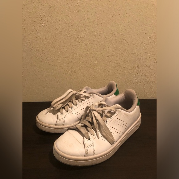 Boys Adidas Tennis shoes - Picture 3 of 5